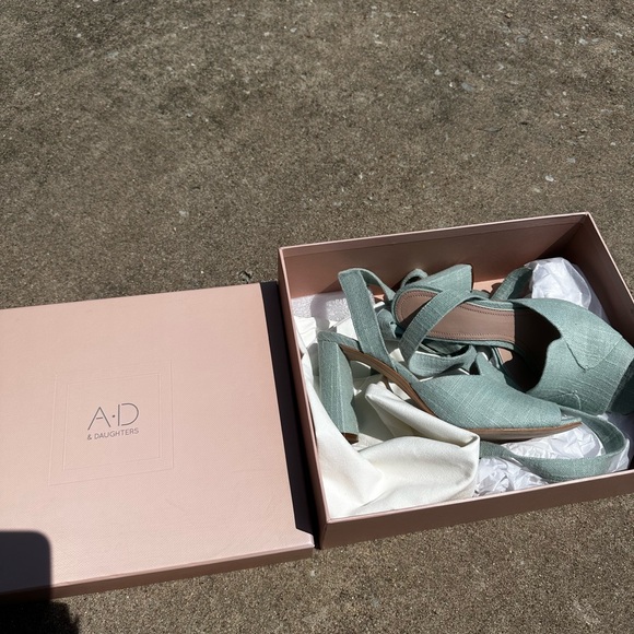 Heels - Picture 2 of 4